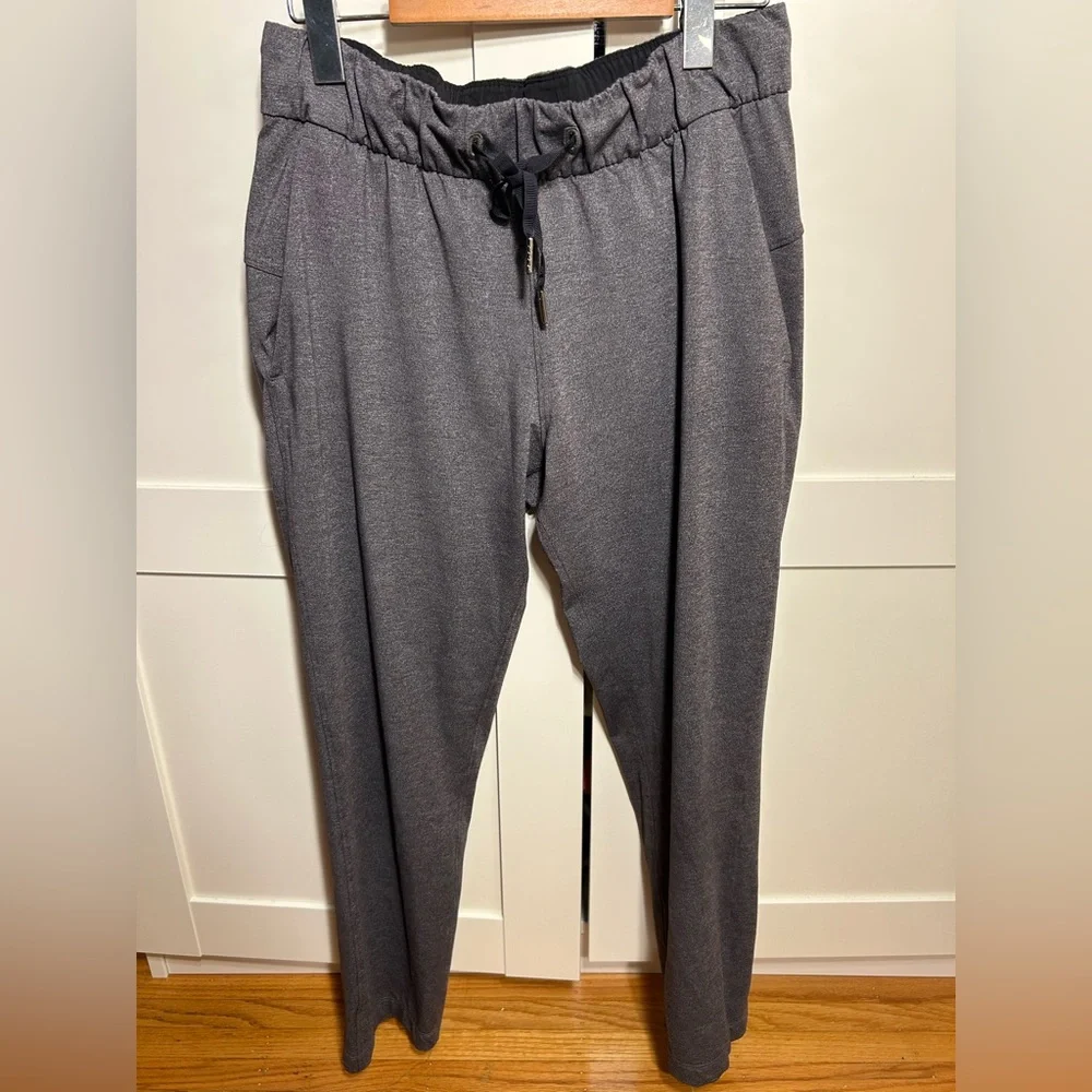 Lululemon on the fly pants size 6 - Picture 6 of 7